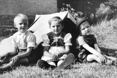 1.-Camping-Zelt-aus-Kuhdecken-Günther-Margot-Kurt-1960-156