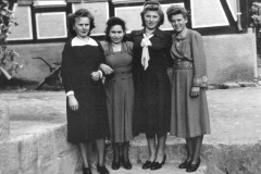 4-Freundinnen-Martha-Simmer-M.-Görke-Anna-Pippardt-u.-Anne-Mell-ca-1950-251
