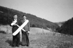 Adolf-Hofmann-u.-Albert-Hosbach-mit-Flugmodell-1951-32