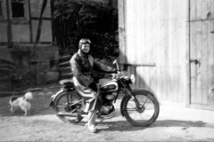 Adolf-Hofmann-mit-Motorrad-1951-29