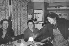 Drei-Freundinnen-Lisbeth-Gebhardt-Lina-Buchenau-bei-Lisa-Hoßbach-1950-128.